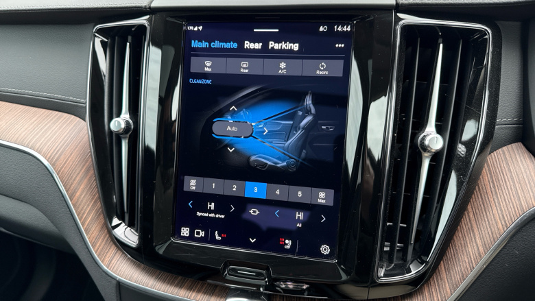 Volvo XC60 2.0 B5P Ultimate Dark 5dr AWD Geartronic Petrol Estate